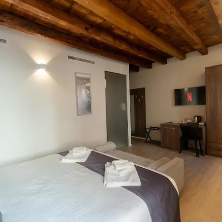 La Casa In Paese 3* بسكييرا ديل غاردا